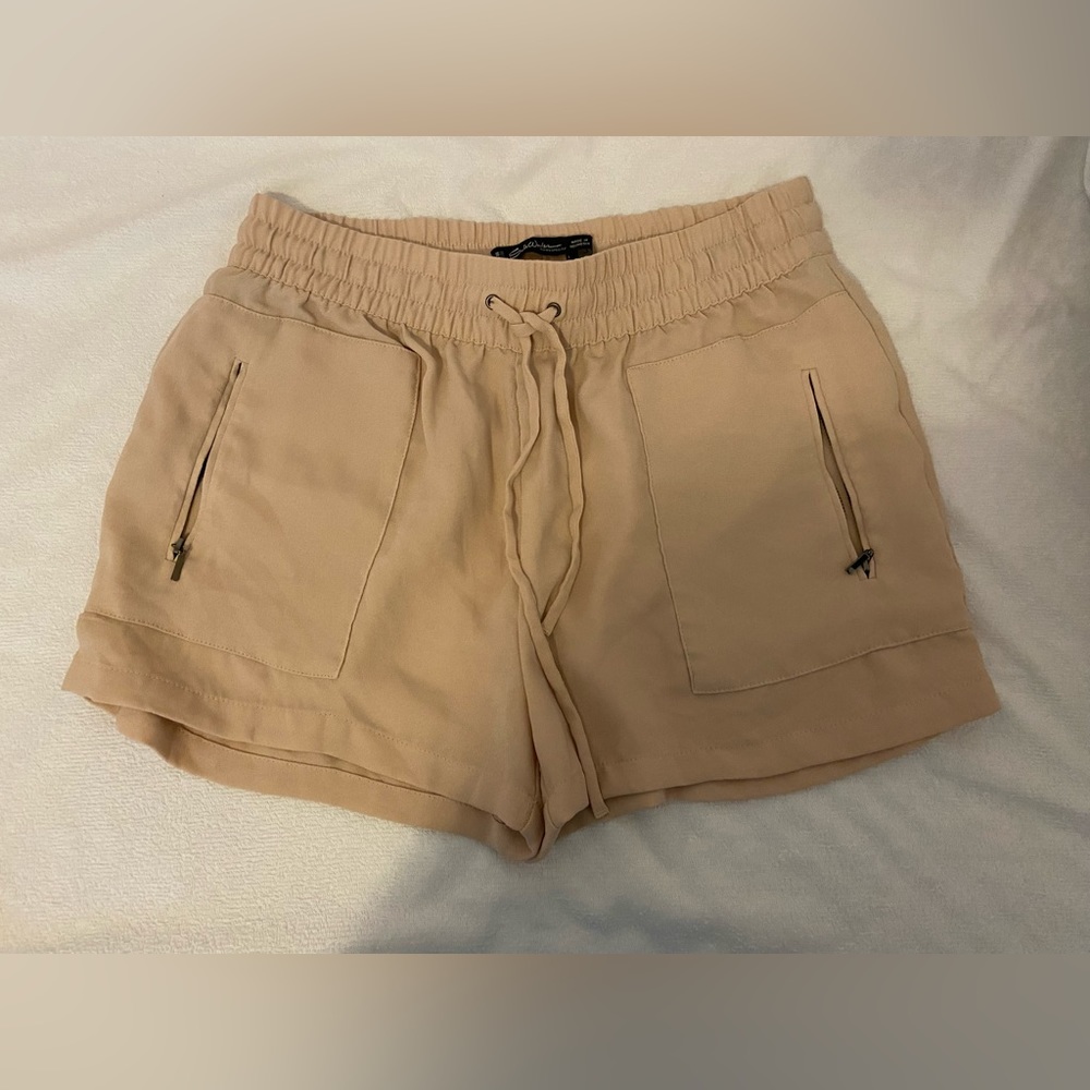Women’s Beige Shorts w/ Zip Up Pockets